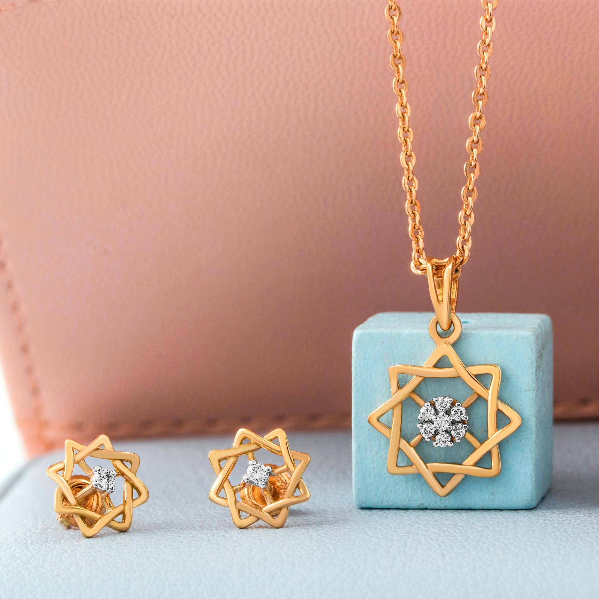 Bold Elegance for Refined Style with Luxury Gold Necklaces Collection